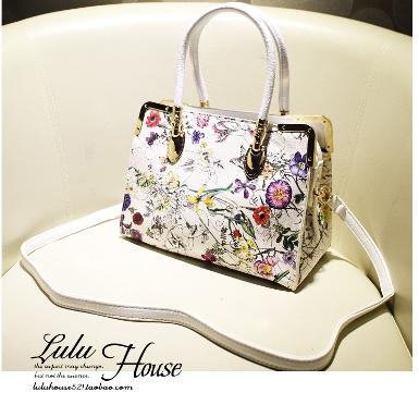 หมดค่ะกระเป๋าLuluhouse รุ่น L98-01FL งานเนี๊ยบมากค่ะ สวยเหมือนรูป เป็นหนัง PU ลายพิมพ์สวย